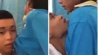 Hai em học sinh đóng cửa lén làm tình giờ ra chơi